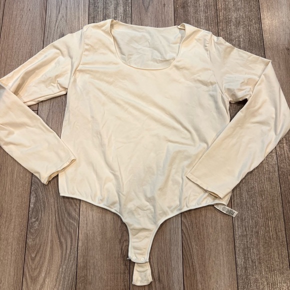 Skims Long Sleeve Bodysuit - Picture 4 of 10